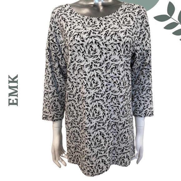 EMK Medium Graphic Leaf Pattern Top | Ursula 3/4 Sleeve Tee | Grey Black - Picture 1 of 7